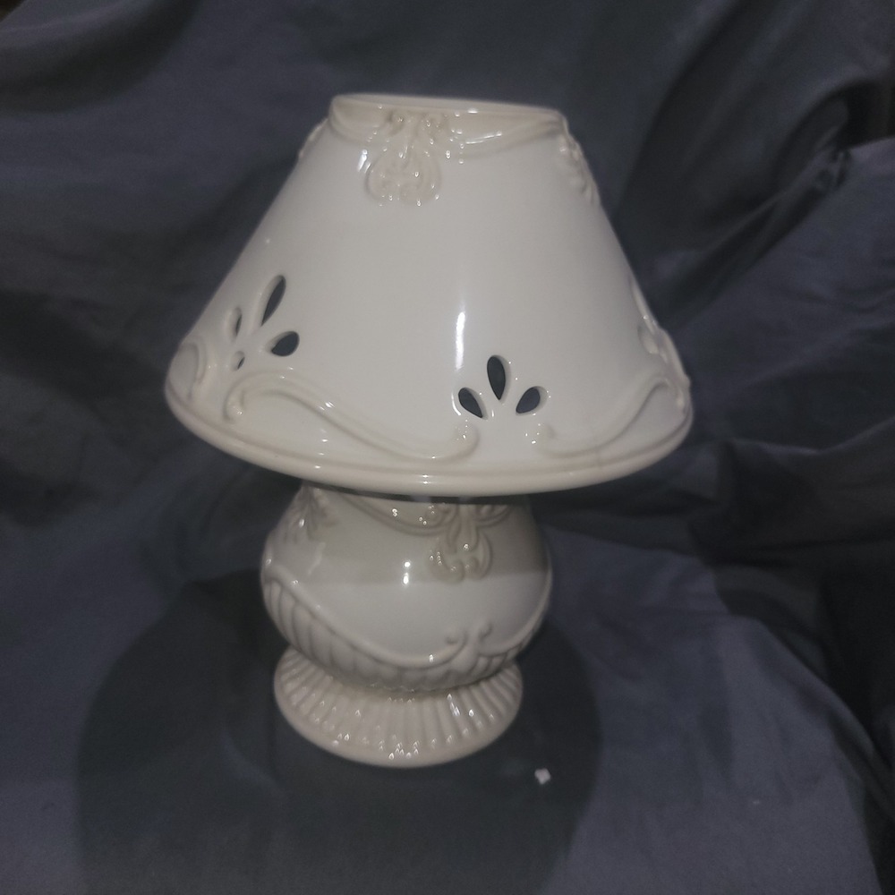 Lenox White Filigree Butler's Pantry Candle Lamp & Shade With Original Box